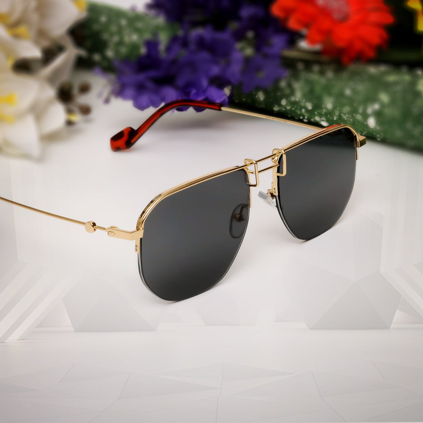 Dixlar Stylish Gold Black unisex Sunglasses