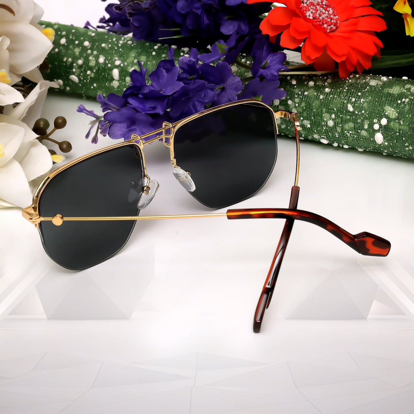 Dixlar Stylish Gold Black unisex Sunglasses