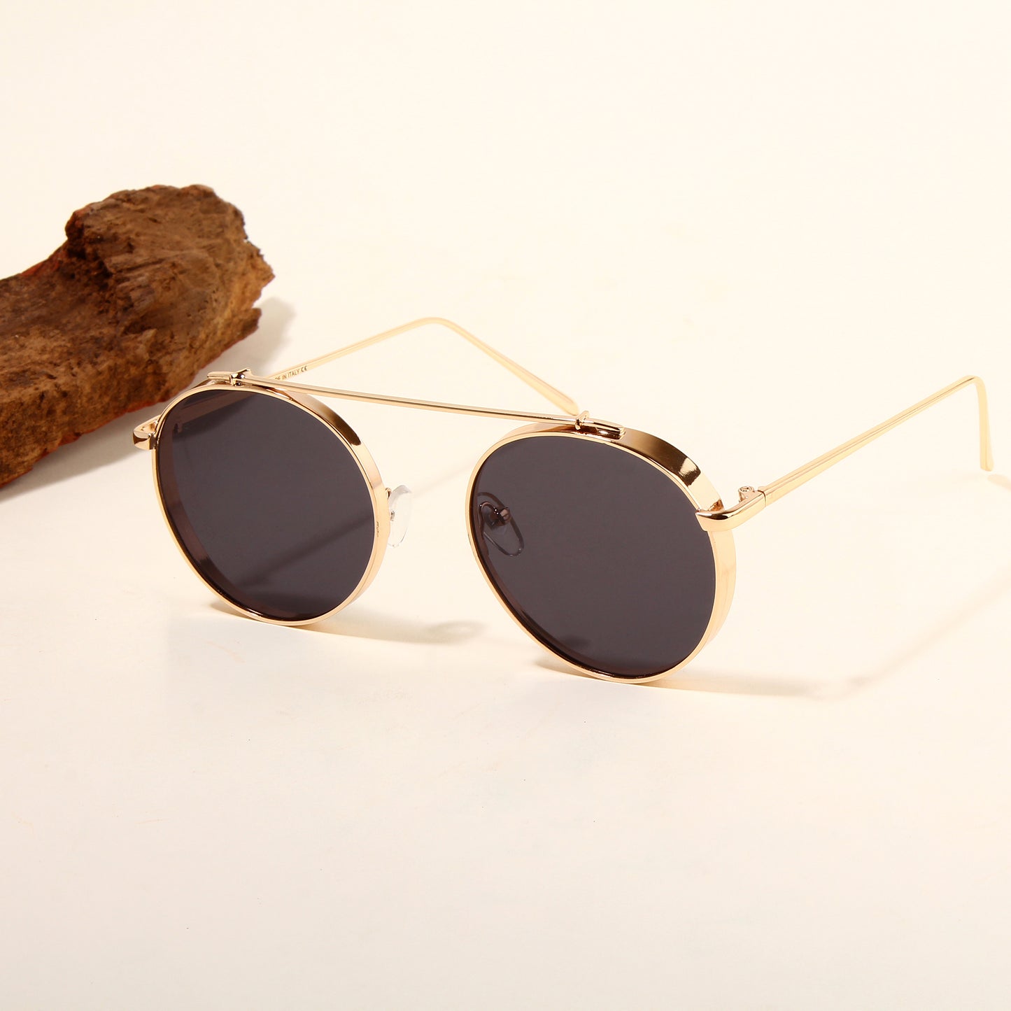 Laomi 002 Gold And Black Sunglasses